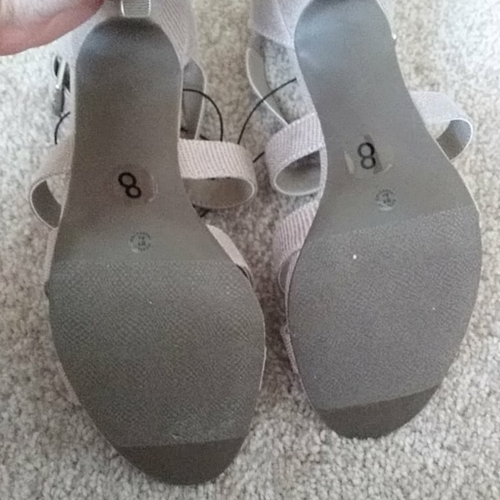Shoe - Picture 4 of 8